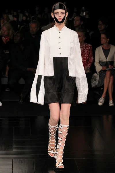 Look 9